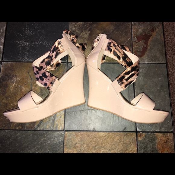 Beige wedges with cheetah bow - Picture 3 of 4